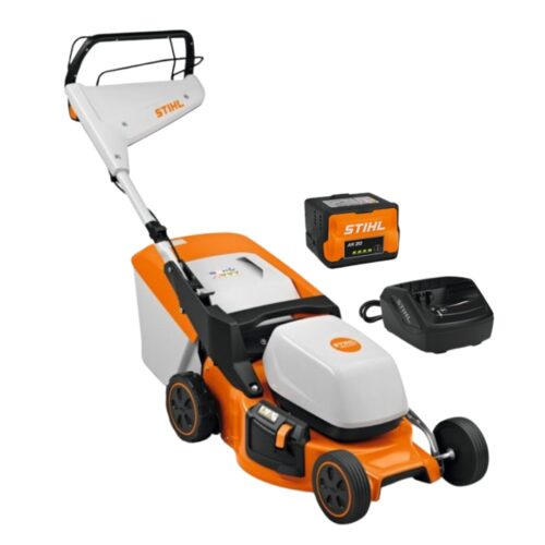STIHL RMA 248 T cordless self-propelled lawn mower with AK 20 battery and charger, featuring a 46cm cutting deck, grass collection box and ergonomic handle, displayed on a white background as a complete AK System kit.