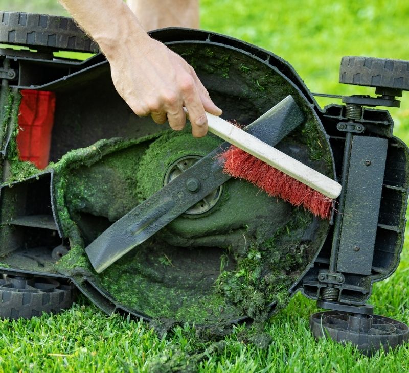Cleaning Mower Blades