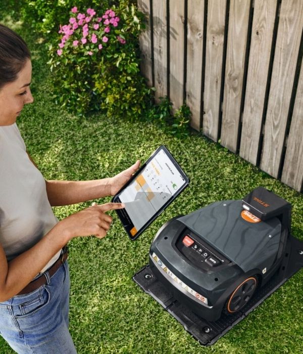 Stihl iMOW connected to tablet